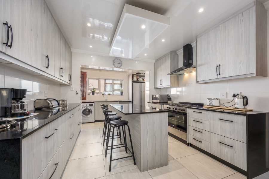 4 Bedroom Property for Sale in Belhar Western Cape